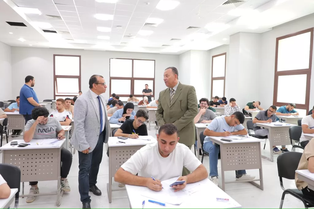 رئيس جامعة المنصورة الجديدة يتفقد سير الامتحانات ويهنئ الطلاب والعاملين بعيد الأضحى المبارك 6 - جريدة الجمهورية WhatsApp Image 2025 06 05 at 12.11.47 AM - جريدة الجمهورية