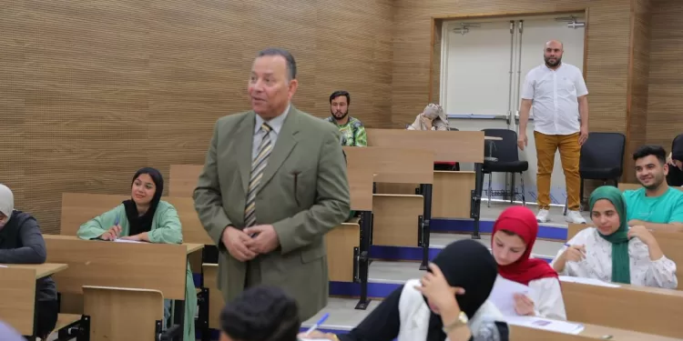 رئيس جامعة المنصورة الجديدة يتفقد سير الامتحانات ويهنئ الطلاب والعاملين بعيد الأضحى المبارك