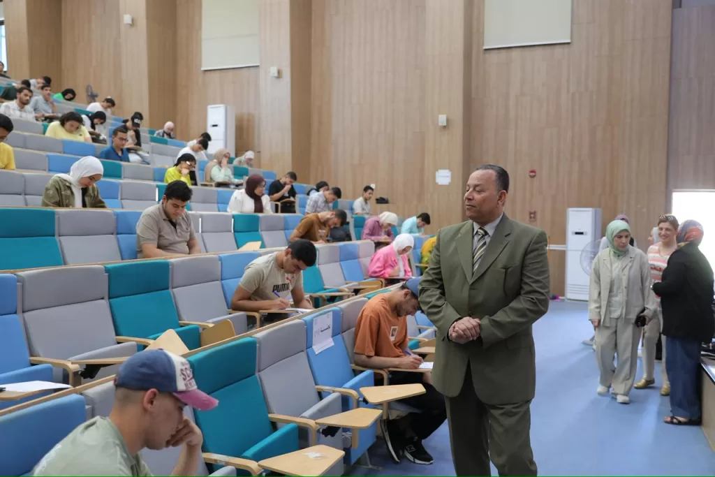 رئيس جامعة المنصورة الجديدة يتفقد سير الامتحانات ويهنئ الطلاب والعاملين بعيد الأضحى المبارك 9 - جريدة الجمهورية WhatsApp Image 2025 06 05 at 12.11.50 AM - جريدة الجمهورية