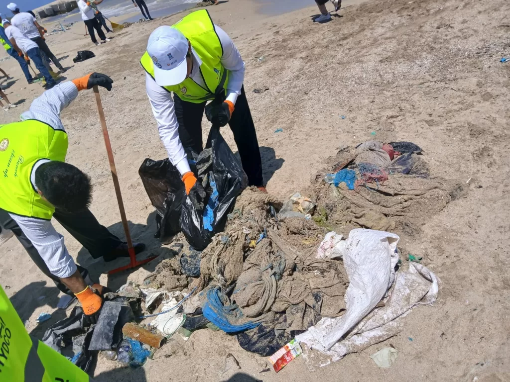 حملات لتنظيف الشواطئ وقاع البحر بعدد من شواطئ الإسكندرية 18 - جريدة الجمهورية WhatsApp Image 2025 06 05 at 12.37.04 PM 1 - جريدة الجمهورية