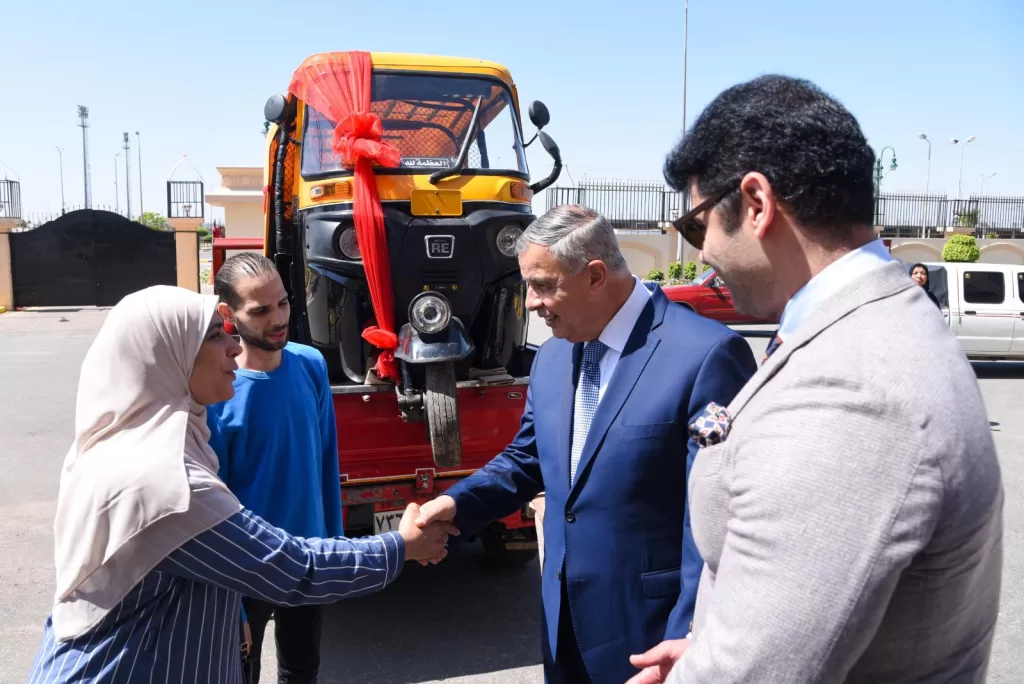 تعويضًا عن خسارتها.. «توك توك» هدية العيد لـ«أمل» من محافظ الإسكندرية 2 - جريدة الجمهورية WhatsApp Image 2025 06 06 at 8.01.54 PM 1 - جريدة الجمهورية