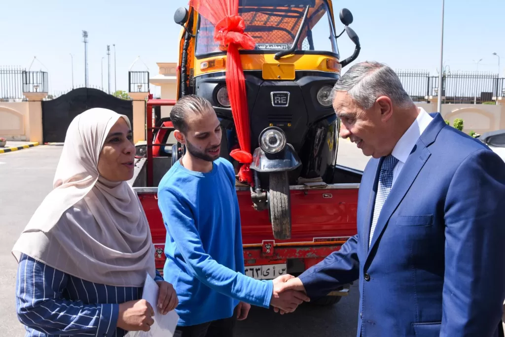 تعويضًا عن خسارتها.. «توك توك» هدية العيد لـ«أمل» من محافظ الإسكندرية 3 - جريدة الجمهورية WhatsApp Image 2025 06 06 at 8.01.54 PM 2 - جريدة الجمهورية