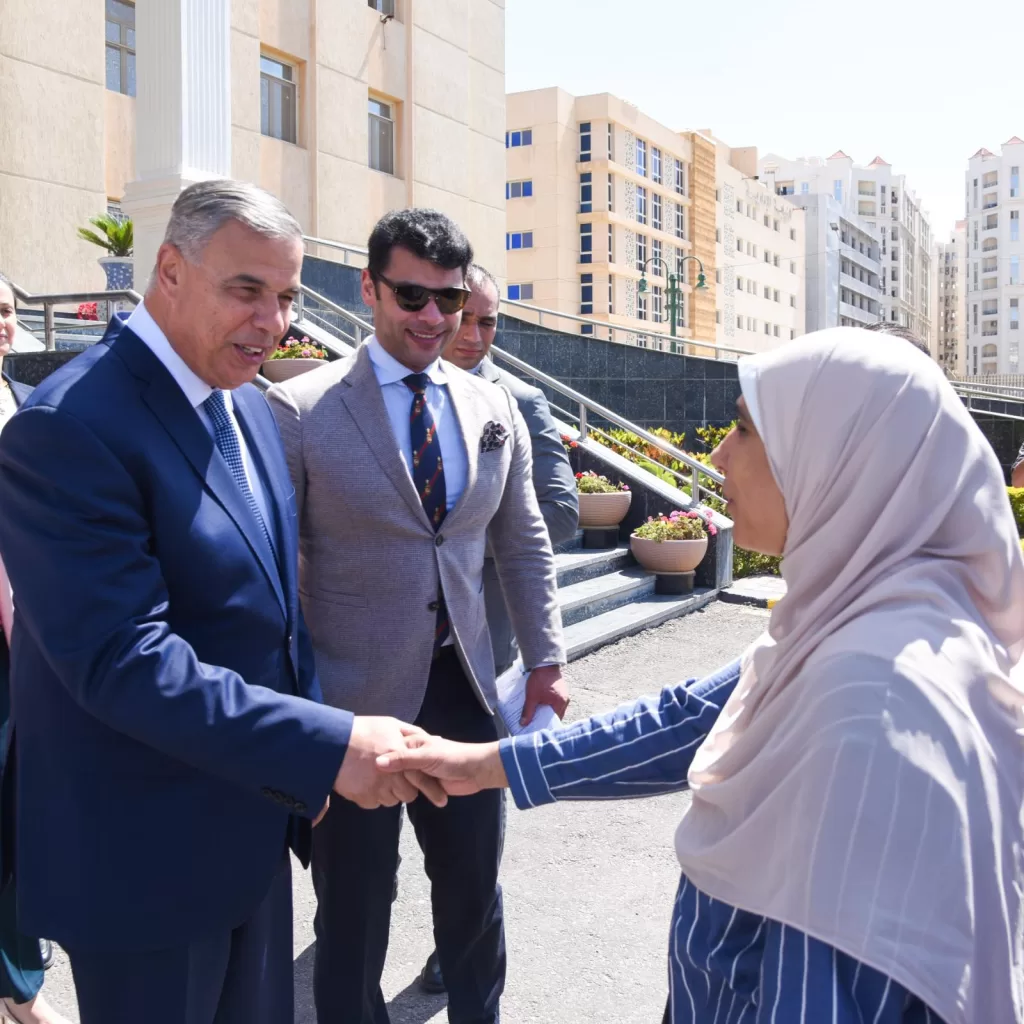 تعويضًا عن خسارتها.. «توك توك» هدية العيد لـ«أمل» من محافظ الإسكندرية 6 - جريدة الجمهورية WhatsApp Image 2025 06 06 at 8.01.55 PM 1 - جريدة الجمهورية