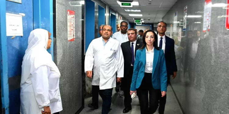 محافظ البحيرة تُفاجئ المعهد الطبي وتُحيل 3 مسؤولين للتحقيق بسبب التقصير