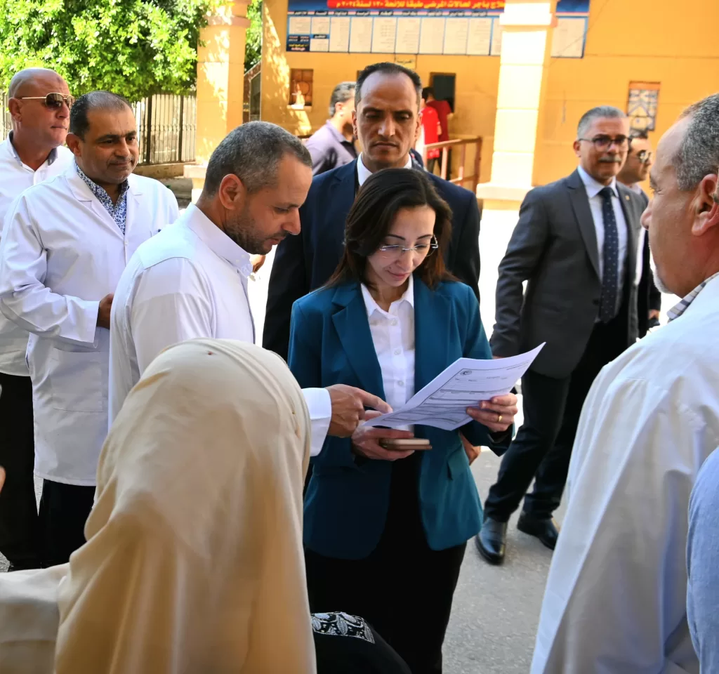 محافظ البحيرة تُفاجئ المعهد الطبي وتُحيل 3 مسؤولين للتحقيق بسبب التقصير 2 - جريدة الجمهورية WhatsApp Image 2025 06 07 at 2.26.05 PM 1 - جريدة الجمهورية
