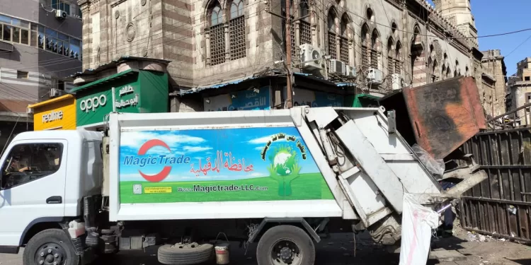 محافظ الدقهلية يتابع أعمال النظافة بالمنصورة وطلخا خلال أيام العيد