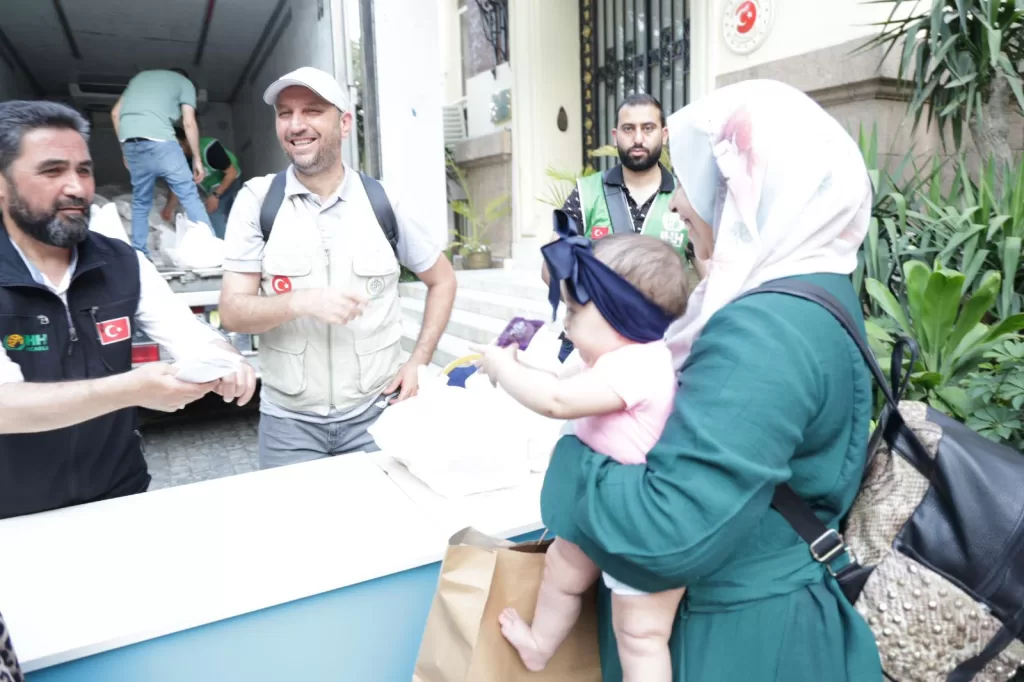 سفارة تركيا بالقاهرة تحتفل بعيد الأضحى مع عائلات من مصر وغزة 2 - جريدة الجمهورية WhatsApp Image 2025 06 09 at 1.41.54 AM - جريدة الجمهورية