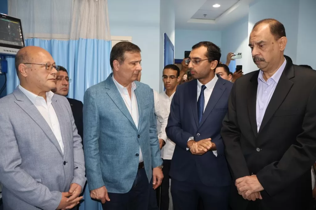 وزير الزراعة يزور مسئول حماية الأراضي المصاب ويقرر مكافأة 25 ألف جنيه وترقية استثنائية 3 - جريدة الجمهورية WhatsApp Image 2025 06 09 at 12.39.55 PM 1 - جريدة الجمهورية