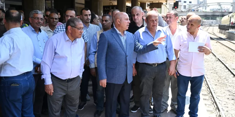جولات ميدانية مفاجئة.. كامل الوزير يطمئن على جاهزية محطات القطارات لاستئناف الرحلات