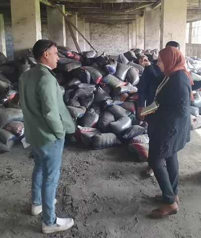 كارثة بيئية تهدد أهالي ميت كنانة بالقليوبية: أطنان من «أسود الكربون» منتهي الصلاحية تُخزَّن بمزرعة دواجن 2 - جريدة الجمهورية WhatsApp Image 2025 06 10 at 3.52.04 PM - جريدة الجمهورية