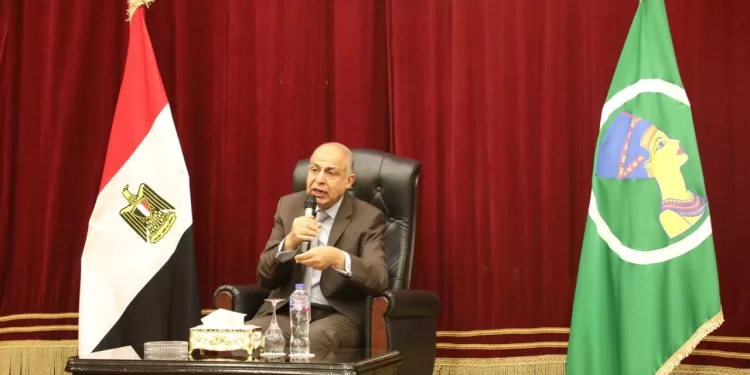 تسليم 328 عقد ملكية لأراضي الدولة بعد تقنين أوضاعها في المنيا