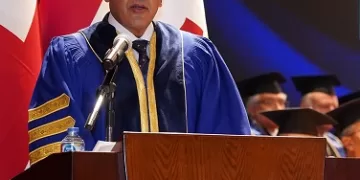 وسام ملكي لرئيس الجامعة البريطانية في مصر تقديرًا لإنجازاته الأكاديمية