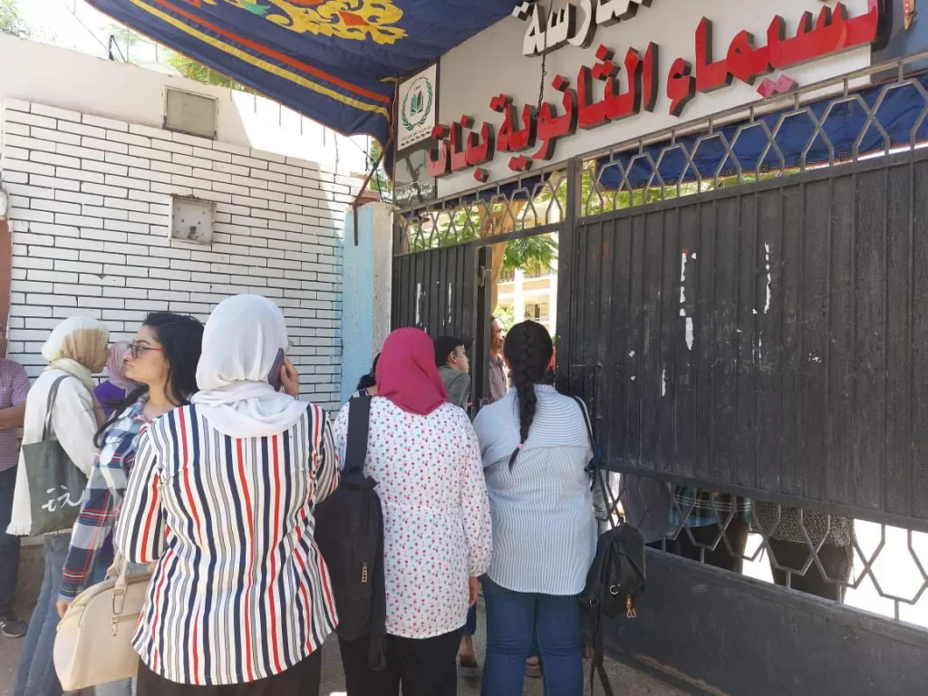 أجواء إيجابية تسيطر على أول أيام الثانوية العامة بسوهاج 2 - جريدة الجمهورية WhatsApp Image 2025 06 16 at 00.36.37 24ed8d85 - جريدة الجمهورية