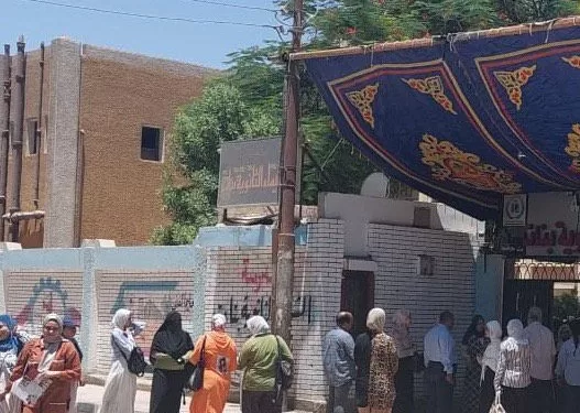 أجواء إيجابية تسيطر على أول أيام الثانوية العامة بسوهاج