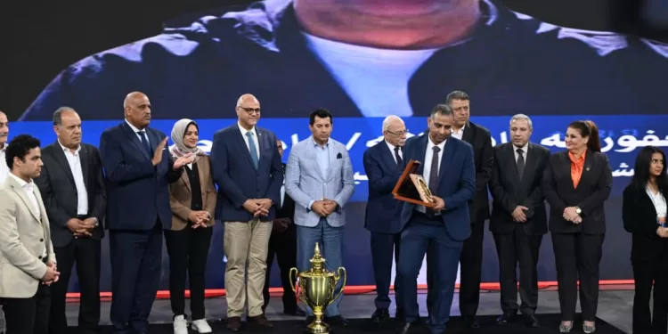 الإسكندرية تتوج بطلًا لدوري مراكز الشباب لكرة اليد بحضور «الوزير والمحافظ»