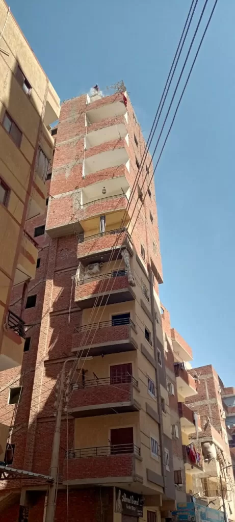 محافظ الإسماعيلية يشن حربًا على المخالفين.. وإزالة 5 طوابق غير مرخصة 2 - جريدة الجمهورية WhatsApp Image 2025 06 19 at 10.18.46 PM 1 - جريدة الجمهورية