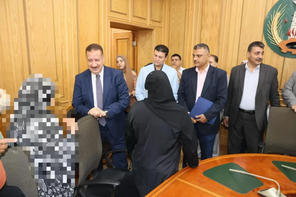 تواصل الخير في المنوفية: المحافظ يسلم 80 أسرة مساعدات نقدية وعينية.. ويقدم دعمًا شاملًا لـ230 حالة أخرى فى عيدها القومى 3 - جريدة الجمهورية WhatsApp Image 2025 06 19 at 13.38.01 abeca109 - جريدة الجمهورية