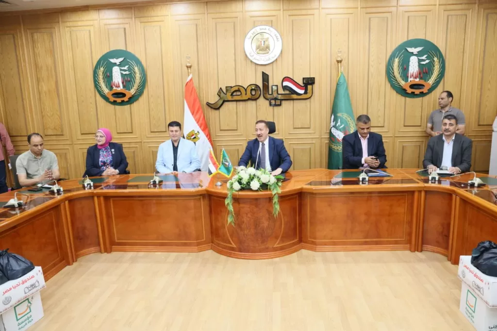تواصل الخير في المنوفية: المحافظ يسلم 80 أسرة مساعدات نقدية وعينية.. ويقدم دعمًا شاملًا لـ230 حالة أخرى فى عيدها القومى 4 - جريدة الجمهورية WhatsApp Image 2025 06 19 at 13.38.02 f4def20b - جريدة الجمهورية