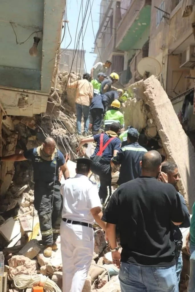 فرق الإنقاذ تنهي عملها بعد 48 ساعة: 12 ضحية وأكثر من 20 مصابًا وناجيًا في «عقارات الحدائق» 2 - جريدة الجمهورية WhatsApp Image 2025 06 22 at 8.48.15 PM 3 - جريدة الجمهورية