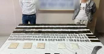 الداخلية تداهم أوكار المجرمين بأسوان: مصرع «شقي خطر» وضبط أعوانه بنصف طن مخدرات وترسانة أسلحة