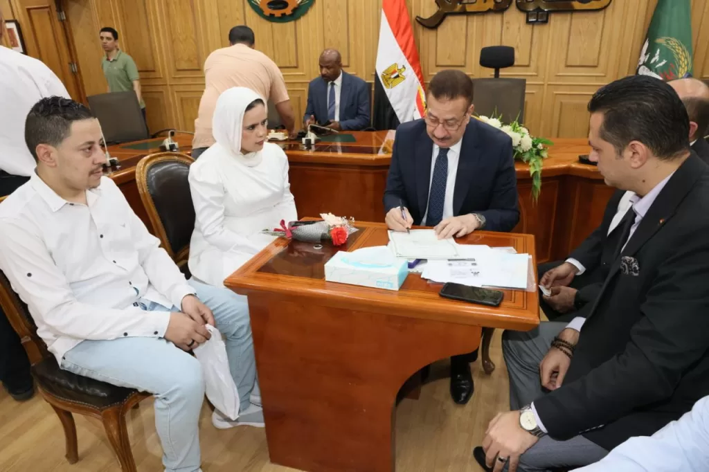لفتة إنسانية.. محافظ المنوفية «وكيلًا» لزواج عروس يتيمة 3 - جريدة الجمهورية WhatsApp Image 2025 06 23 at 14.57.02 6a9e9439 - جريدة الجمهورية