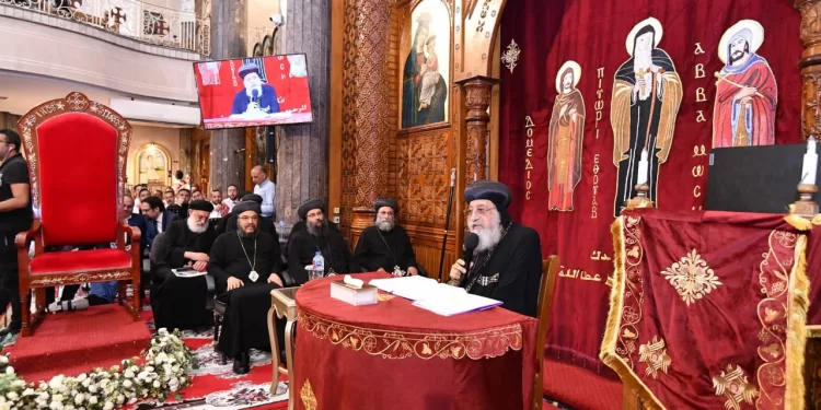 حشد كبير من الأقباط خلال زيارة البابا تواضروس التاريخية لمنطقة العصافرة بالإسكندرية 1 - جريدة الجمهورية حشد كبير من الأقباط خلال زيارة البابا تواضروس التاريخية لمنطقة العصافرة بالإسكندرية