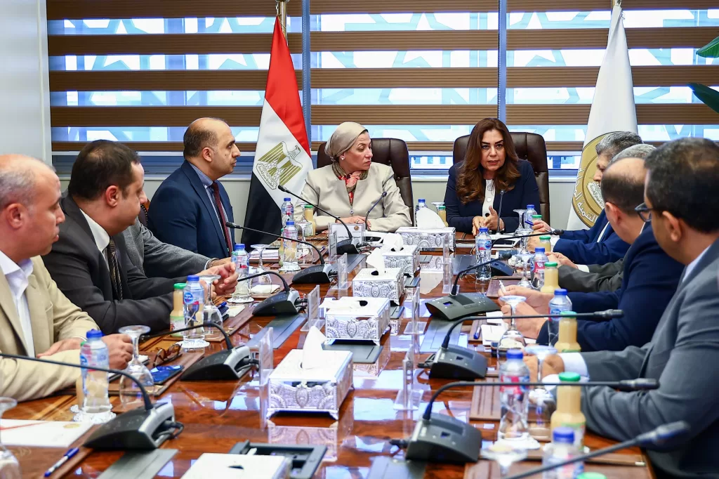وزيرتا البيئة والتنمية المحلية تبحثان مع الكهرباء مراجعة إيرادات منظومة النظافة بالمحافظات 2 - جريدة الجمهورية WhatsApp Image 2025 06 26 at 12.27.15 PM 1 - جريدة الجمهورية