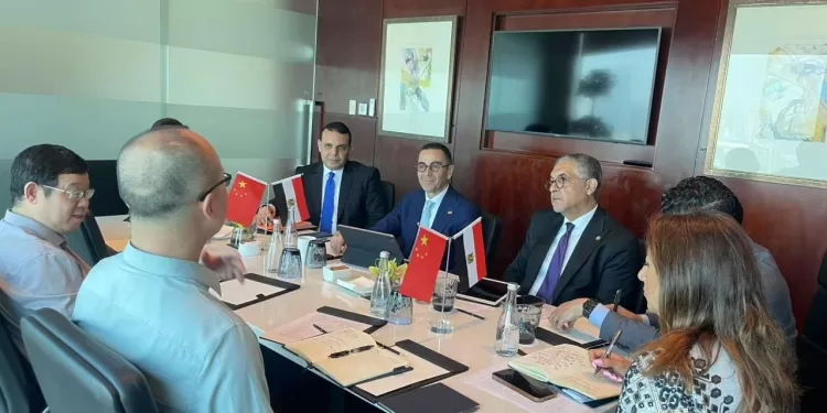 جولة مفاوضات ناجحة.. وزير الاستثمار يعرض فرص السوق المصري على مسؤولي 6 شركات صينية كبرى