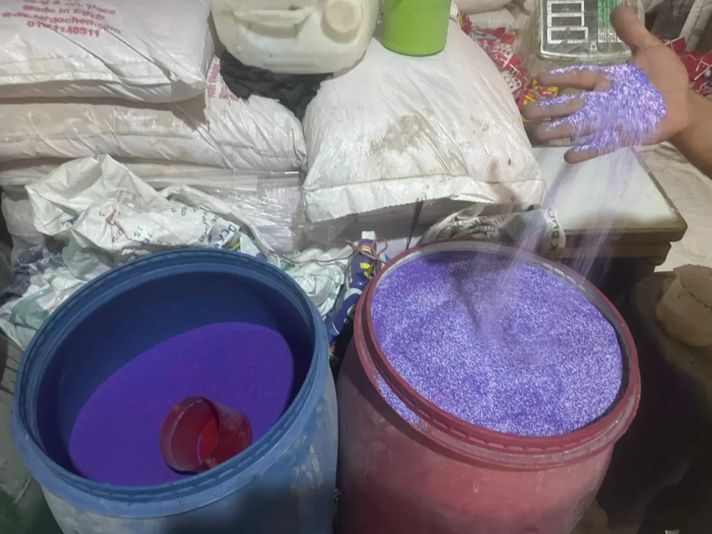 ضبط 16 طن مواد خام و3500 عبوة جاهزة في مصنع منظفات غير مرخص بالمنوفية 3 - جريدة الجمهورية WhatsApp Image 2025 06 29 at 14.55.10 9b32e434 - جريدة الجمهورية