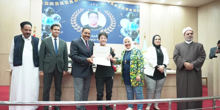 محافظ مطروح يحتفي بأوائل الشهادة الإعدادية.. في حفل تكريمي مميز 1 - جريدة الجمهورية محافظ مطروح يحتفي بأوائل الشهادة الإعدادية.. في حفل تكريمي مميز