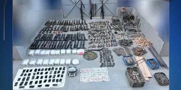 مطاردة أمنية بأسيوط تنتهي بمصرع هاربين من المؤبد.. بحوزتهما 75 مليون جينه سموم و158 بندقية