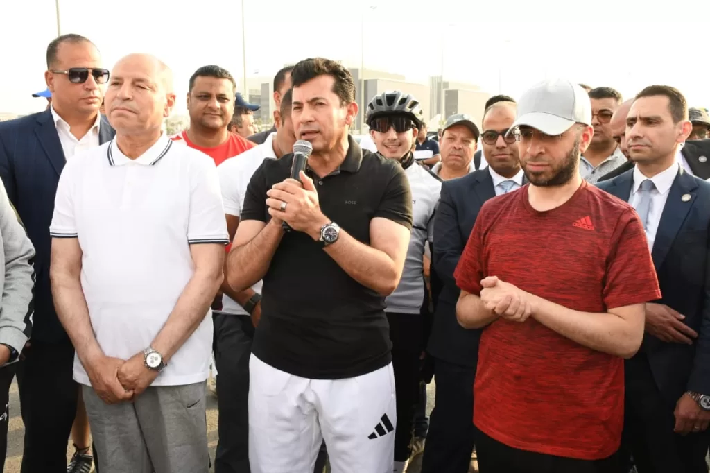 وزير الشباب والرياضة يُكرم الشاب عامل الدليفري ويمنحه دراجة هوائية 2 - جريدة الجمهورية e158b3cc efd9 42c6 89c9 - جريدة الجمهورية