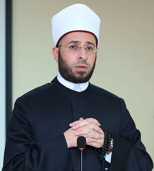 جنون السرعة يحصد أرواح الأبرياء.. «تريلا» تدهس ميكروباصًا قتلت 18 فتاة والسائق وأصابت 3 4 - جريدة الجمهورية الدكتور أسامة الأزهري 1 - جريدة الجمهورية