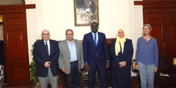 «قصر العيني» يستقبل مستشار سفارة السنغال لتعزيز التعاون في التعليم الطبي بالفرنسية
