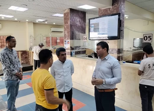  رئيس مدينة مطروح يتابع سير العمل بالمركز التكنولوجي ويستمع لاحتياجات المواطنين