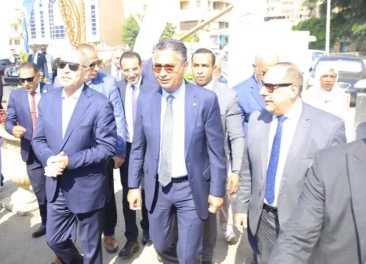 وزير التموين ومحافظ القاهرة يفتتحان سوق «اليوم الواحد» بالجمالية