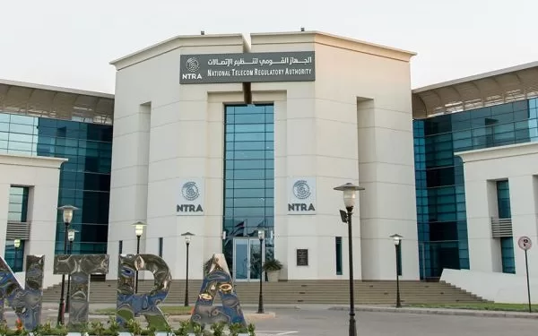 بعد تداول أنباء عن إلغاء الإعفاءات.. «القومي لتنظيم الاتصالات»: جهاز محمول واحد معفى للمسافرين