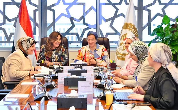 «منال عوض» تتسلّم ملفات البيئة وتضع خريطة عمل للمرحلة المقبلة