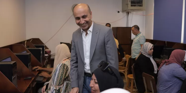 رئيس جامعة دمنهور يتفقد معامل التنسيق الإلكتروني ويطمئن على جودة الخدمات