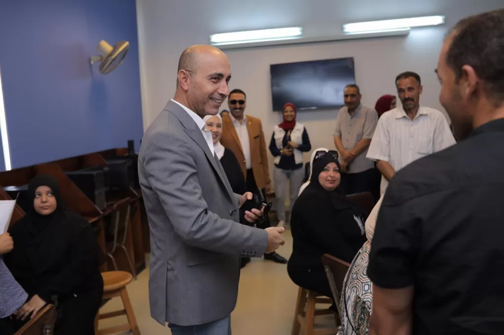 رئيس جامعة دمنهور يتفقد معامل التنسيق الإلكتروني ويطمئن على جودة الخدمات 3 - جريدة الجمهورية 7 13 - جريدة الجمهورية