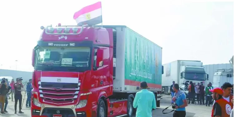 وسط ترقب للاتفاق.. جهود مصرية لهدنة مؤقتة.. ودخول 166 شاحنة مساعدات لقطاع غزة