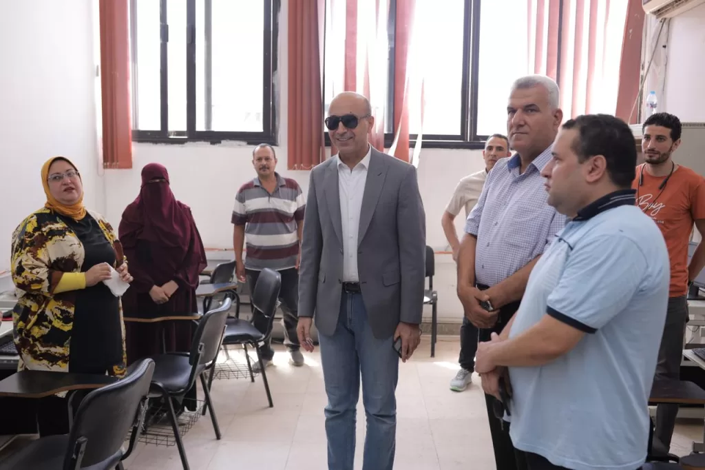 رئيس جامعة دمنهور يتفقد معامل التنسيق الإلكتروني ويطمئن على جودة الخدمات 5 - جريدة الجمهورية 9 6 - جريدة الجمهورية