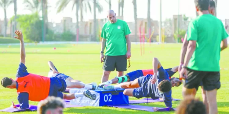 المصرى يعسكر فى بورسعيد قبل السفر إلى تونس 1 - جريدة الجمهورية الزمالك «حيران» بسبب شيكابالا