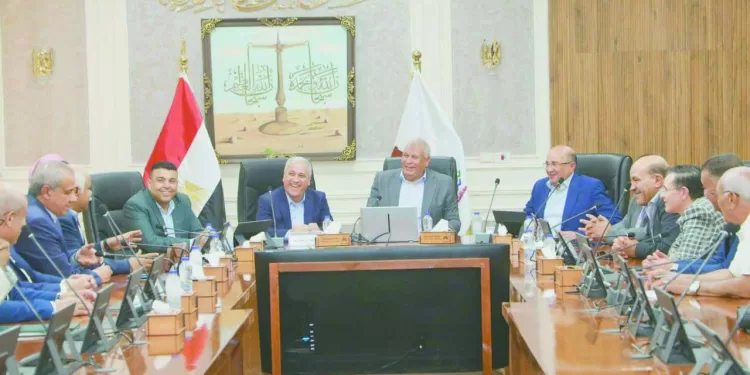 توقيع عقد بيع أرض «دار التحرير» بالخارجة لصالح صندوق إسكان المحافظة 1 - جريدة الجمهورية استعدادًا للموسم الجديد فى الاتحاد صفقات من «العيار الثقيل»