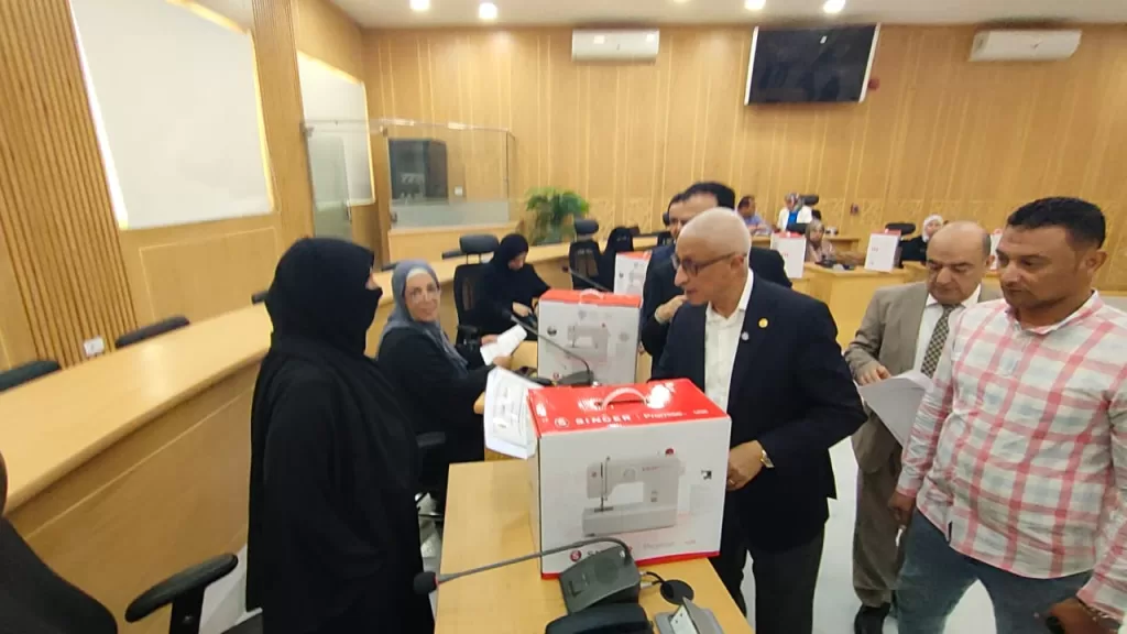 بهدف تحسين الدخل.. 10 سيدات يحصلن على ماكينات خياطة بشمال سيناء 4 - جريدة الجمهورية IMG 20250716 WA0107 - جريدة الجمهورية