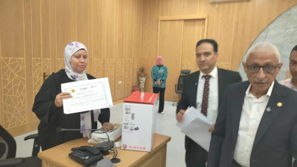 بهدف تحسين الدخل.. 10 سيدات يحصلن على ماكينات خياطة بشمال سيناء 6 - جريدة الجمهورية IMG 20250716 WA0113 - جريدة الجمهورية