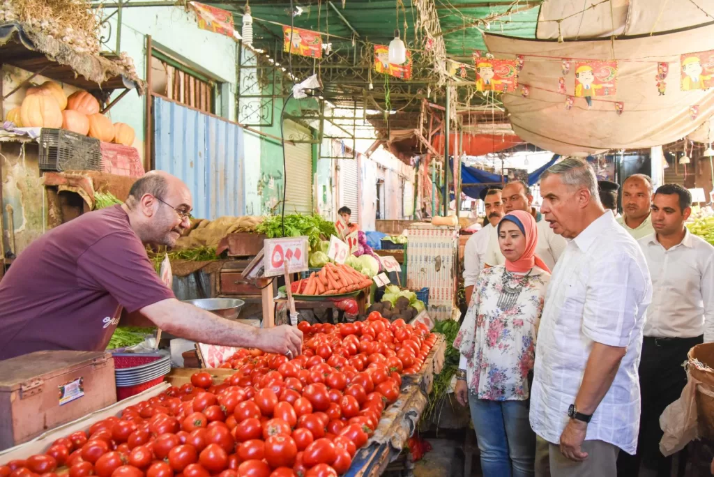 محافظ الإسكندرية يفاجئ سوق باكوس.. مراجعة للأسعار وإلزام التجار بعدم المغالاة 2 - جريدة الجمهورية IMG 20250721 WA0044 1 - جريدة الجمهورية