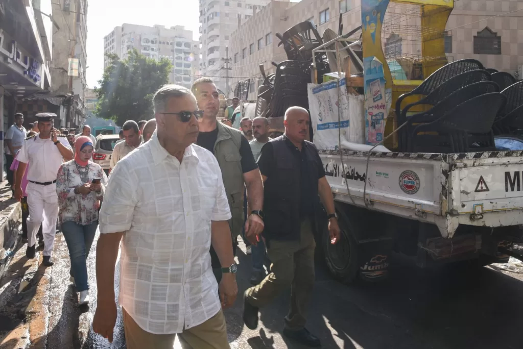 محافظ الإسكندرية يفاجئ سوق باكوس.. مراجعة للأسعار وإلزام التجار بعدم المغالاة 3 - جريدة الجمهورية IMG 20250721 WA0047 - جريدة الجمهورية