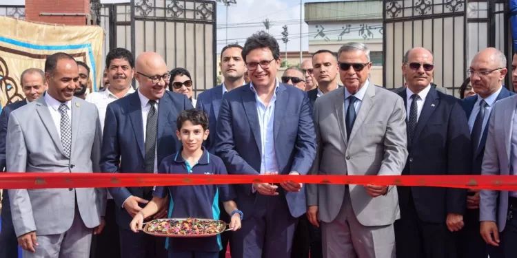 بعد 4 سنوات توقف: وزير الثقافة ومحافظ الإسكندرية يفتتحان معرض الكتاب العاشر 1 - جريدة الجمهورية بعد 4 سنوات توقف: وزير الثقافة ومحافظ الإسكندرية يفتتحان معرض الكتاب العاشر