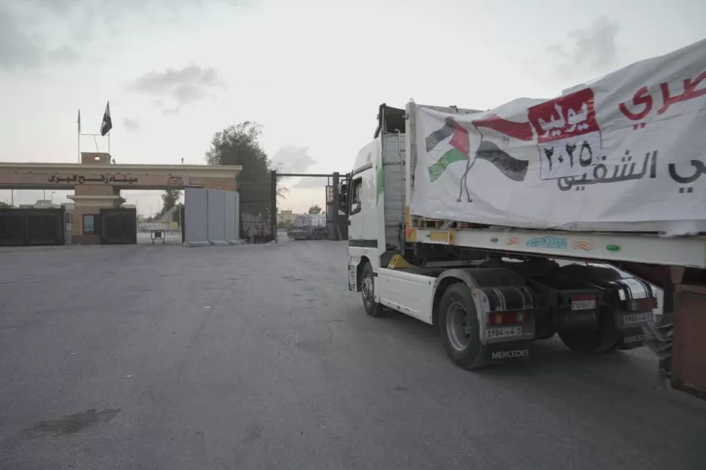 لليوم الثالث على التوالي.. محافظ شمال سيناء يتابع إدخال شاحنات المساعدات إلى قطاع غزة 4 - جريدة الجمهورية IMG 20250729 WA0080 - جريدة الجمهورية